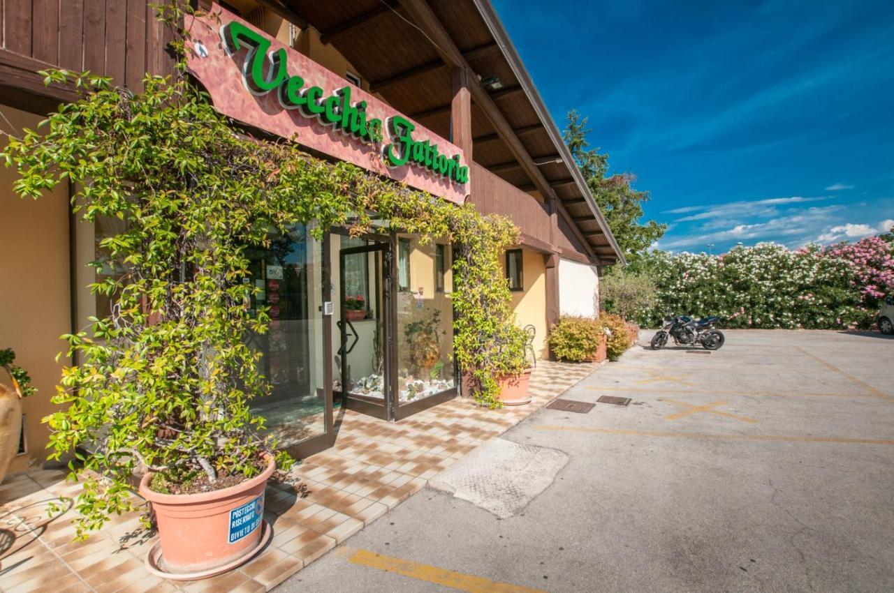 La Vecchia Fattoria Hotel Loreto Eksteriør billede