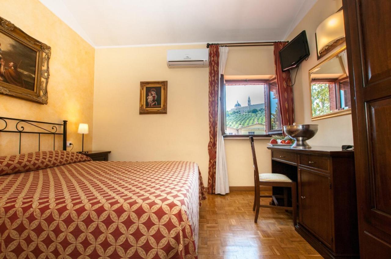 La Vecchia Fattoria Hotel Loreto Eksteriør billede