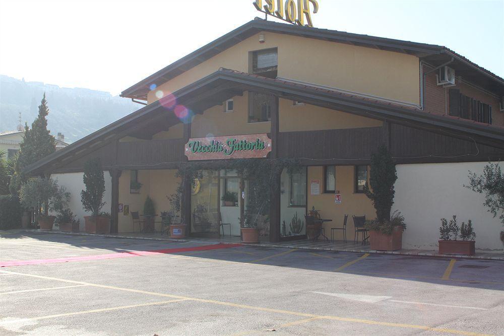 La Vecchia Fattoria Hotel Loreto Eksteriør billede